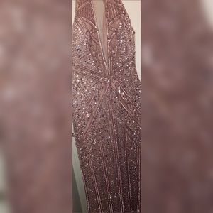 I am selling a prom dress that I never wore.